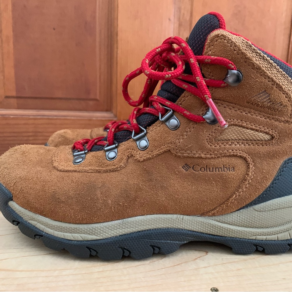 Columbia Newton Ridge waterproof woman’s hiking boots - Picture 4 of 9